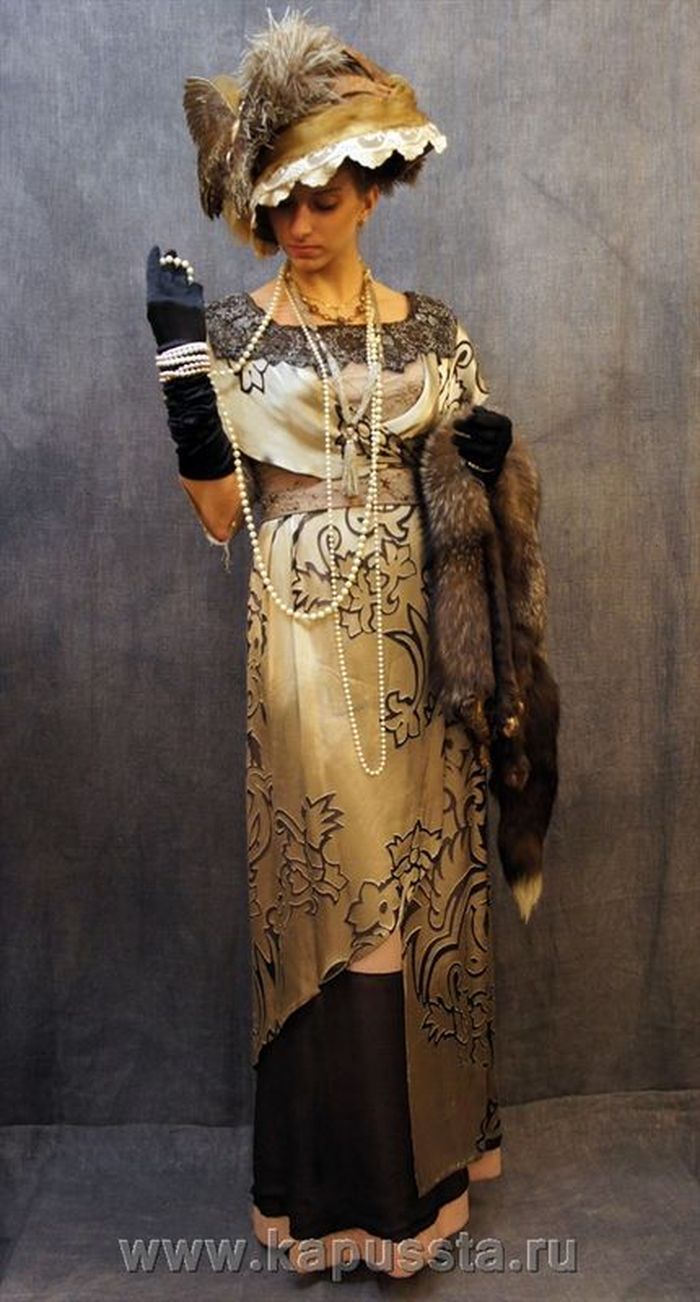 Платье с антикварной отделкой